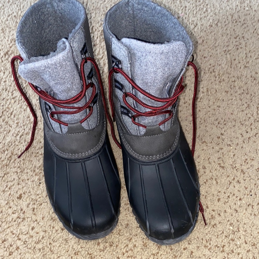 Women’s duck boots, size 9 medium by Sporto gray red black